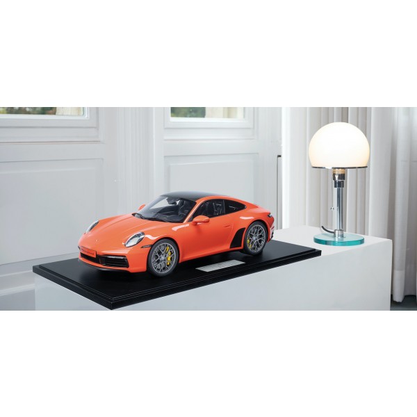 Porsche 911 (992) Carrera 4S - 2020 - Lava Orange 1/8