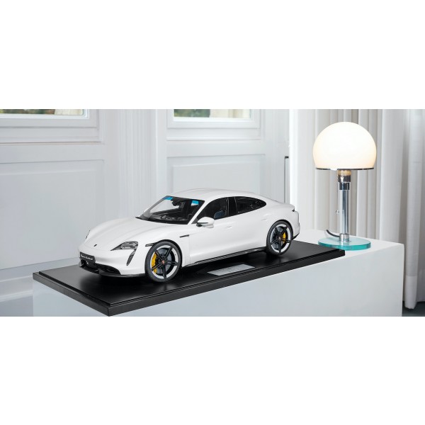 Porsche Taycan Turbo S - 2020 - white 1/8