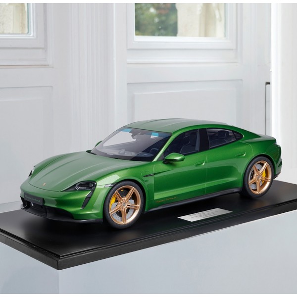 Porsche Taycan Turbo S - 2020 - Mambagrünmetallic 1:8